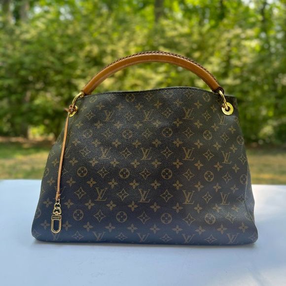 Louis Vuitton Handbags - Louis Vuitton Monogram Artsy MM Hobo Shoulder Handbag